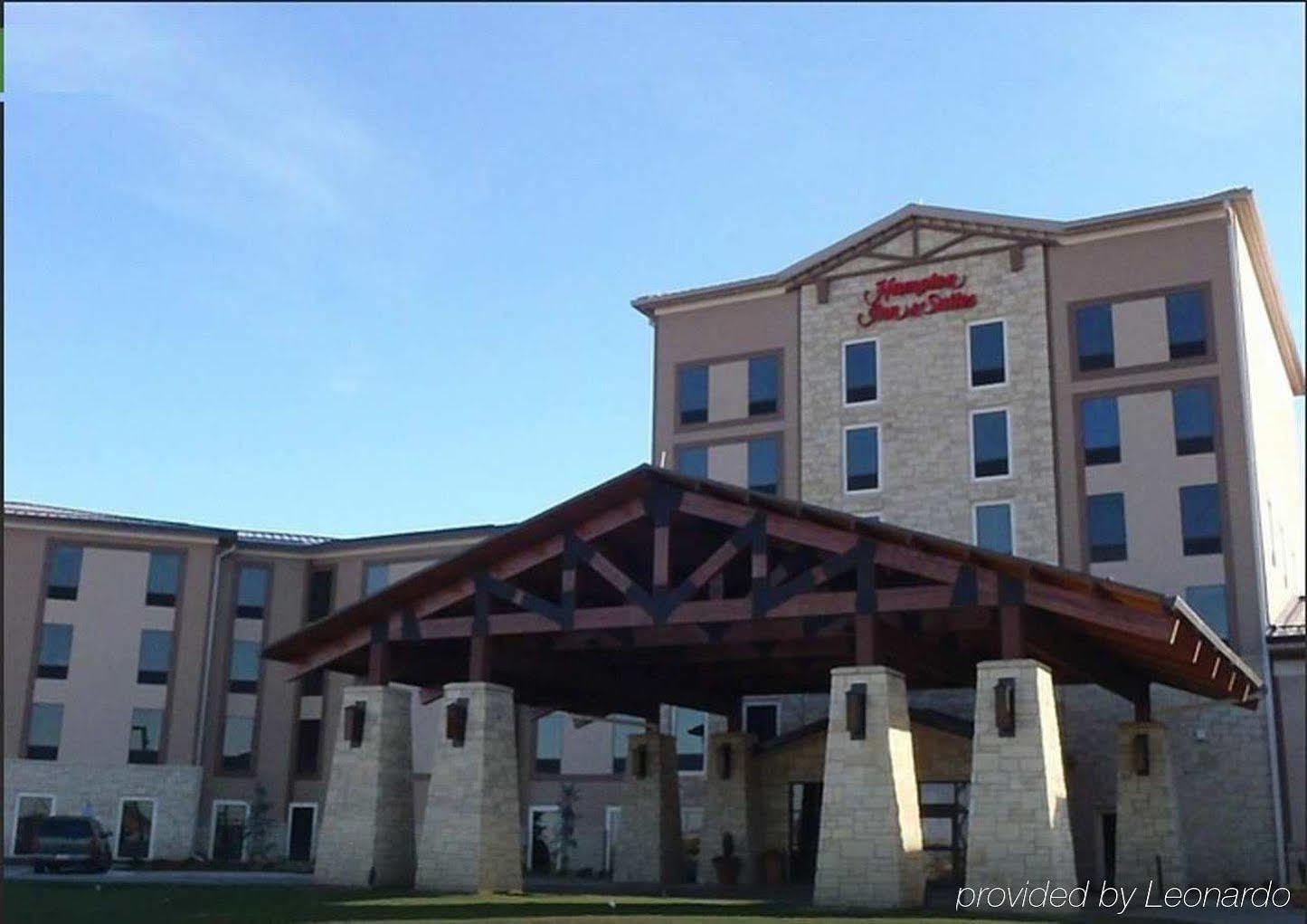Hampton Inn & Suites I-35/Mulvane Exterior photo
